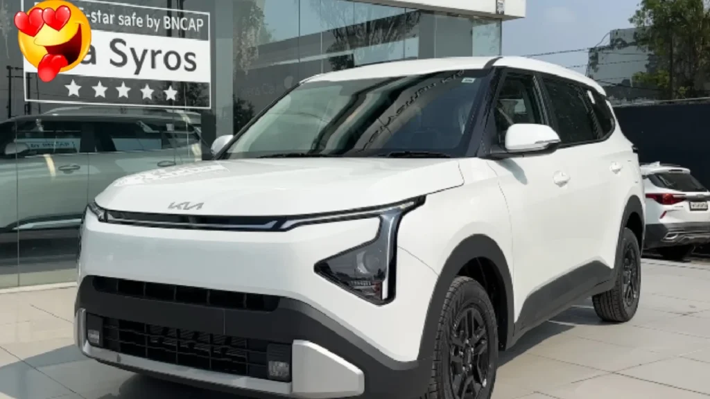 Kia Carens Clavis शुरुआती वेरिएंट में 1.5 लीटर Smartstream G पेट्रोल इंजन के साथ जनरेट करता है 113 bhp @ 6300 rpm का पावर
