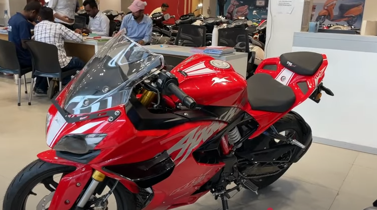 TVS Apache RR310 बाइक में 312 सीसी इंजन के साथ में जबरदस्त पावर जेनरेट होता है
