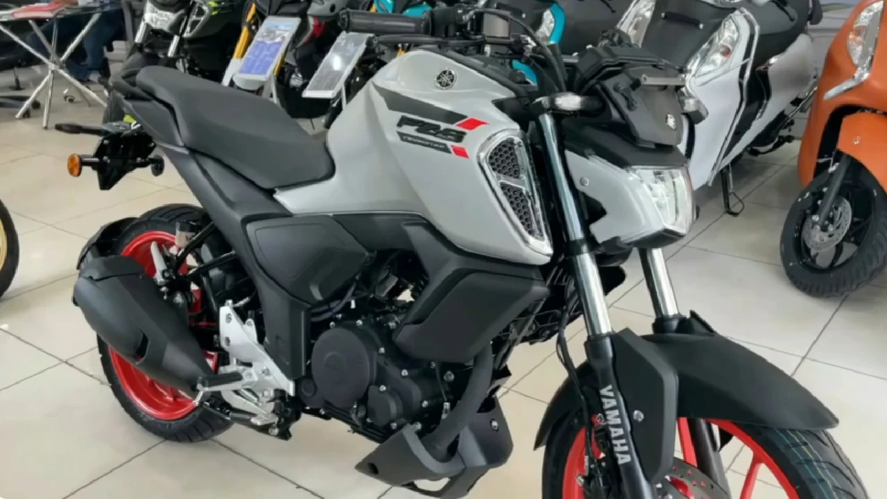 ₹1.35 लाख में Yamaha FZS-V4 का नया मॉडल! दमदार लुक, 150cc इंजन और 49kmpl का माइलेज, सब कुछ जान लो